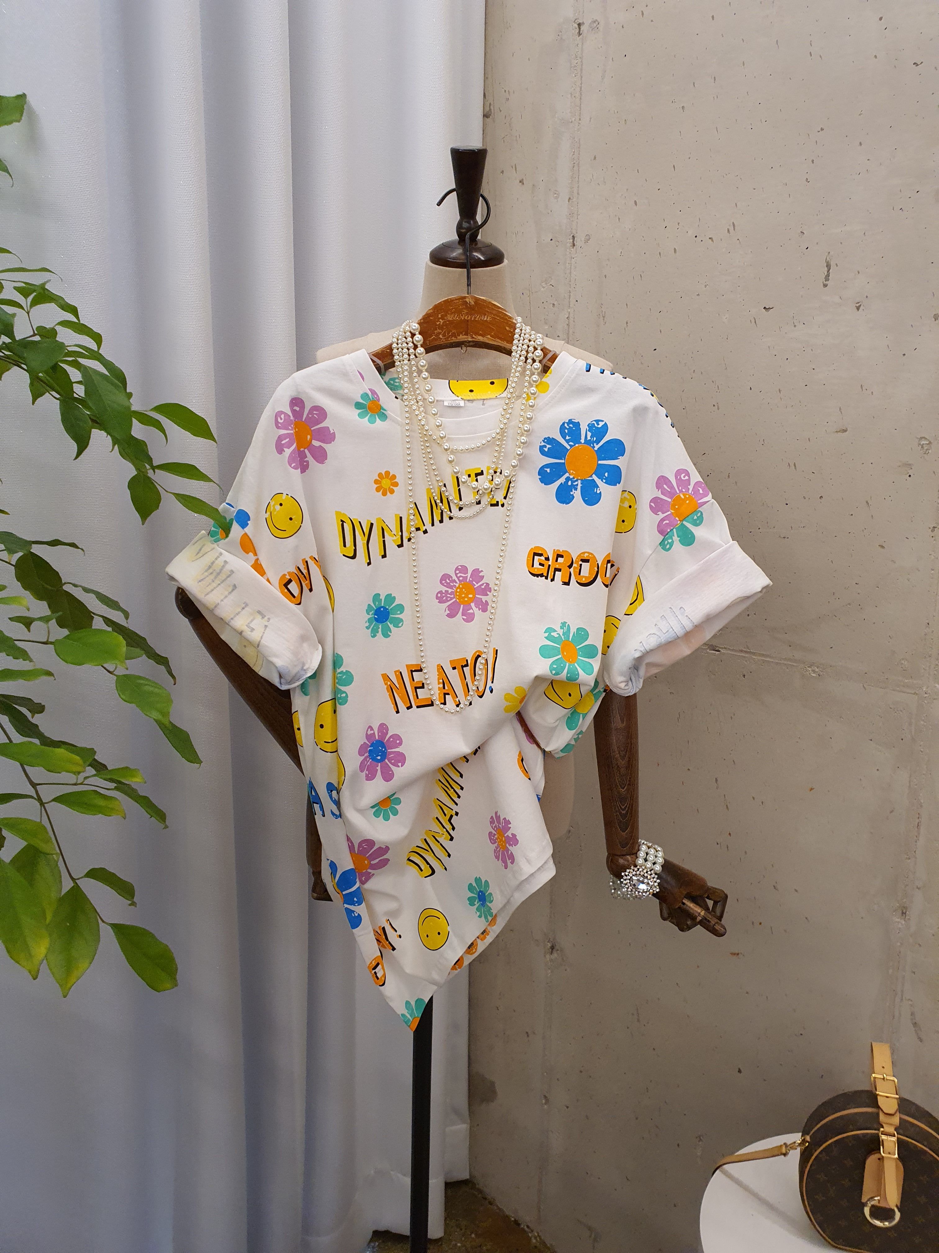 [여름신상 무배] 마키 플라워 나염 스마일 박시핏 반팔 티셔츠