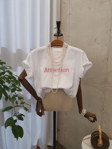 [봄신상 무배] 어텐션 레터링 자수 라운드 크롭 티셔츠