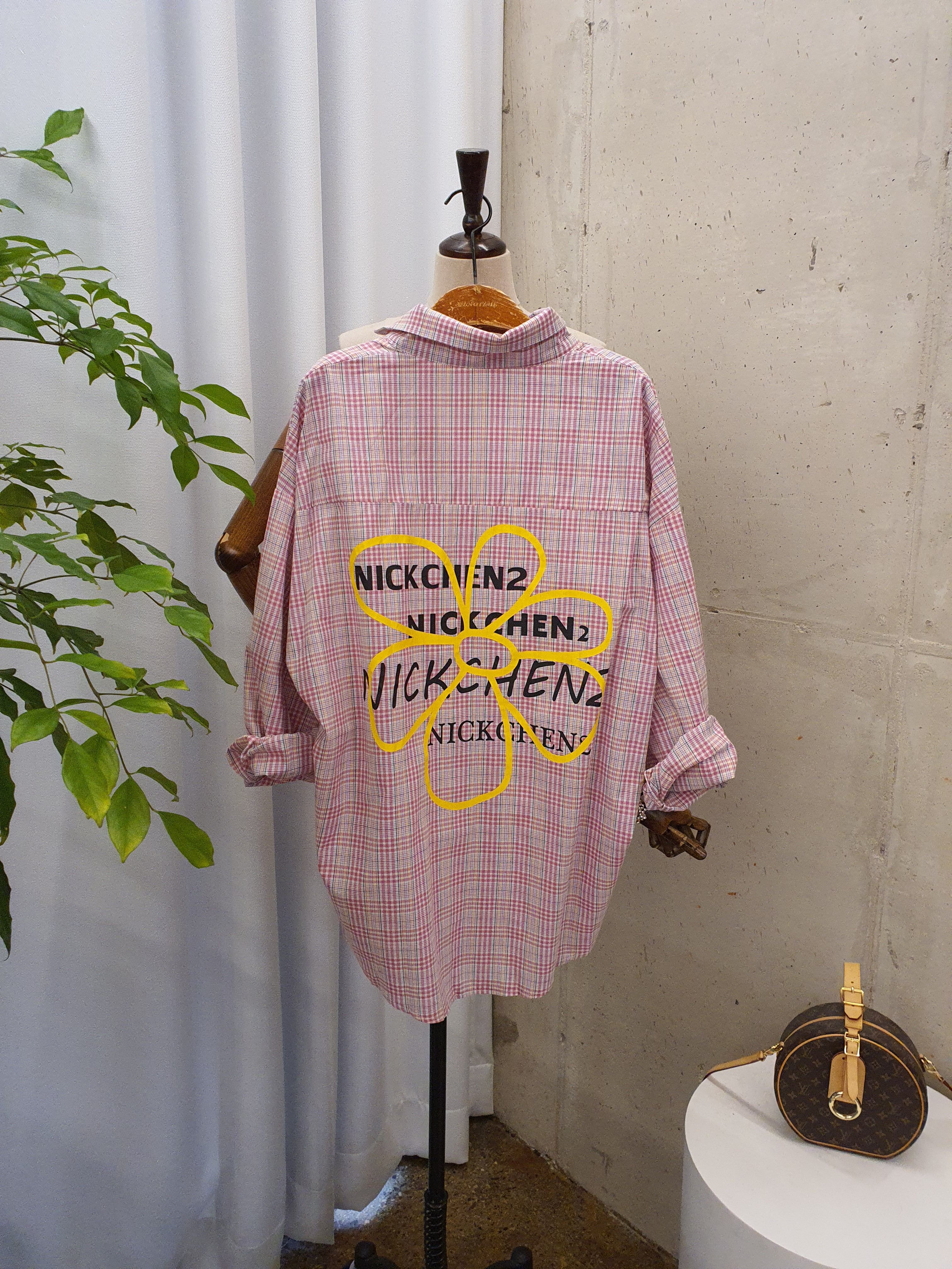 [여름신상 무배] 플라고 배색 꽃 영문 오버핏 체크 셔츠 남방